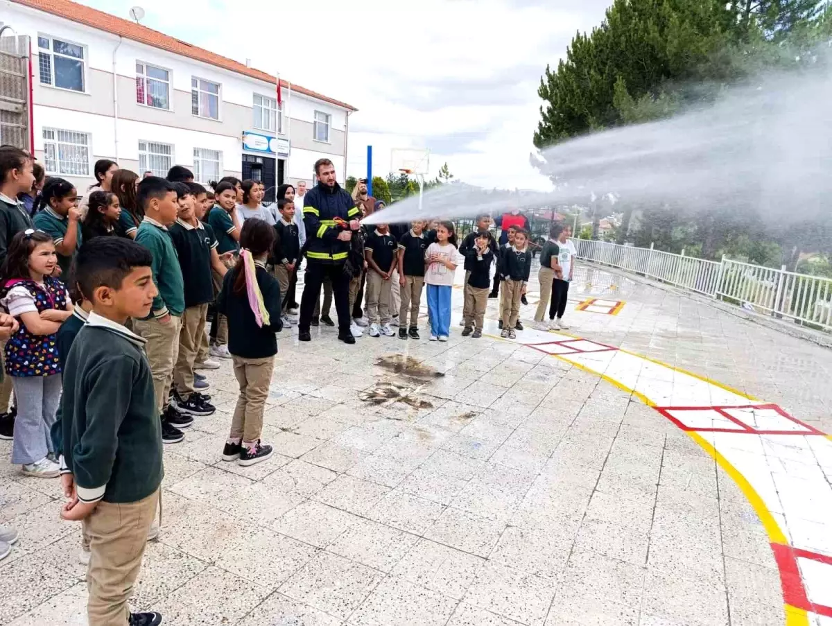 Alaca Belediyesi, Öğrencilere Yangın Eğitimi Verdi