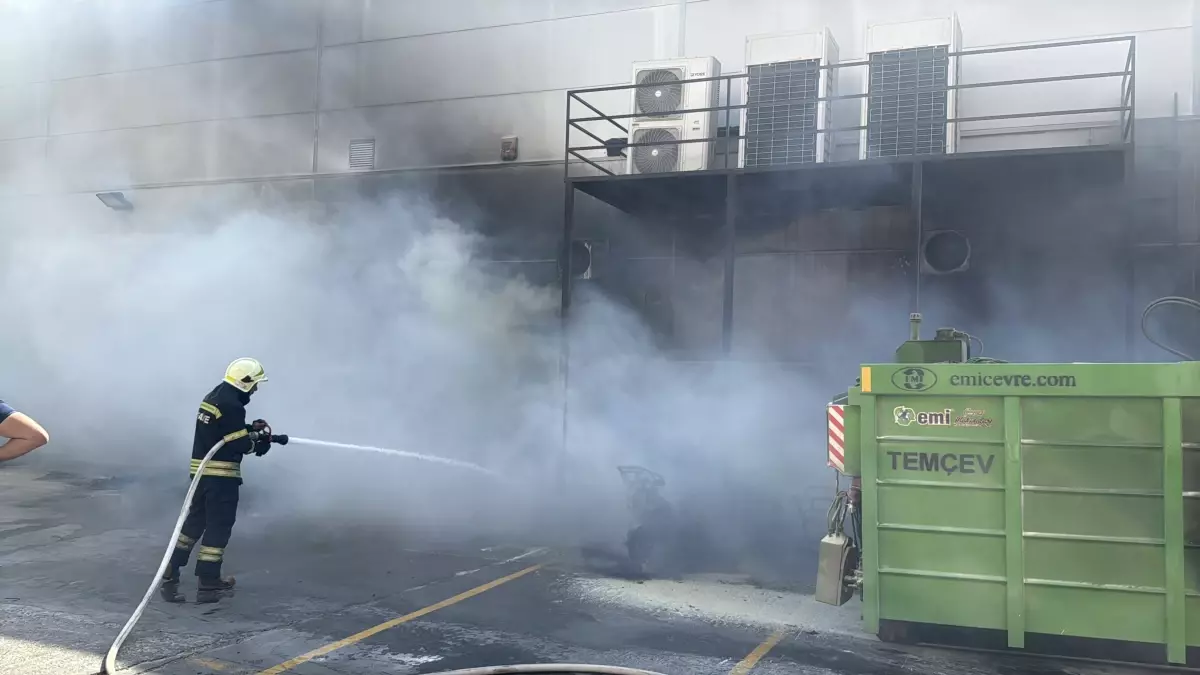 Bodrum\'da Geri Dönüşüm Alanında Yangın