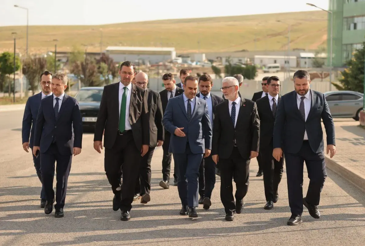 Bakan Kacır Roketsan\'ı Ziyaret Etti