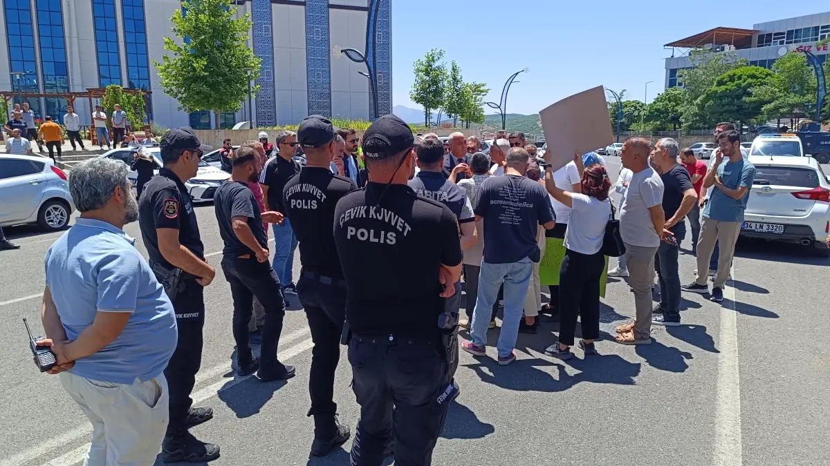 Bingöl\'de Su Kesintisi İçin Protesto