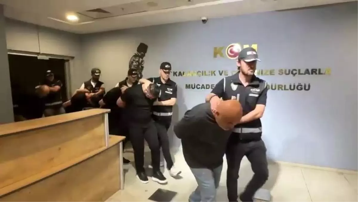 Bursa\'da Eş Zamanlı Dolandırıcılık Operasyonu