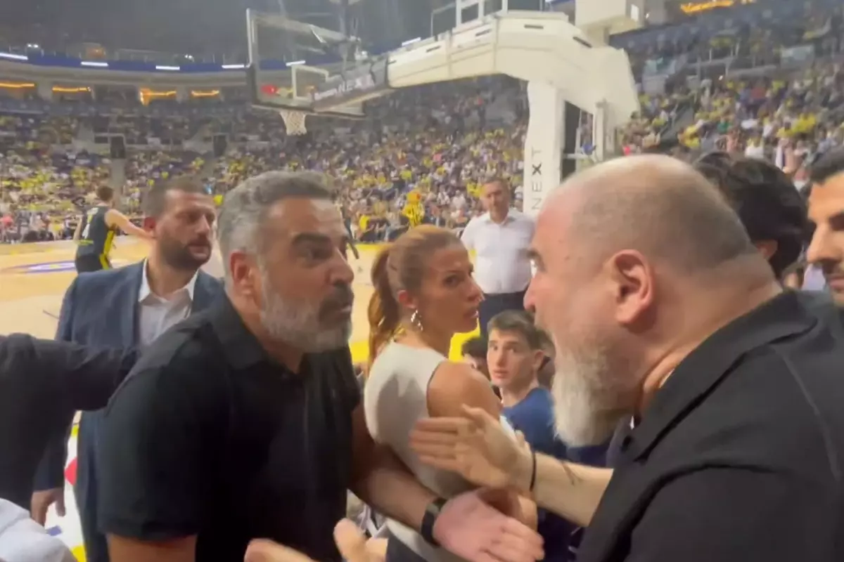 Fenerbahçe Beko, Beşiktaş Fibabanka maçında yöneticiler arasında gerilim