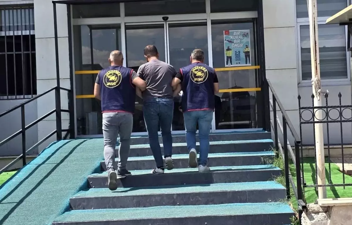 Gaziantep\'te jandarma operasyonuyla yakalanan FETÖ üyesi tutuklandı