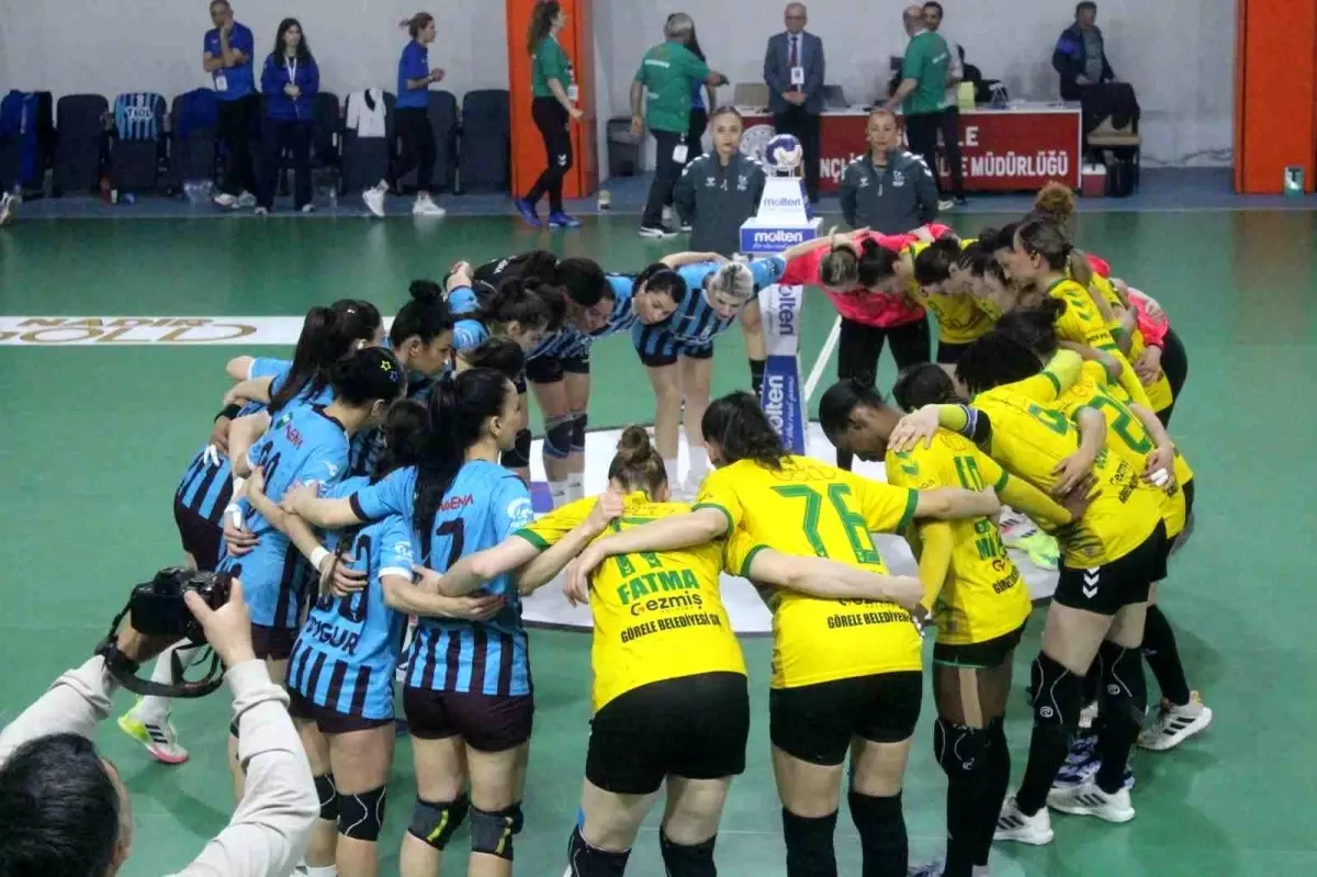 Görele Belediyesi Kadın Hentbol Takımına Destek Sona Erdi