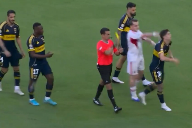 Hakemin yanında yaptı! Boca Juniors maçında Kerem Aktürkoğlu'nu çıldırtan hareket
