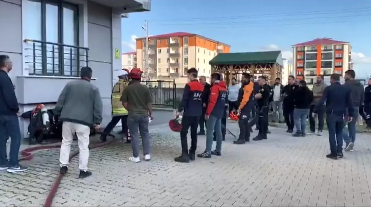 Kars\'ta Bina Patladı, Yangın Çıktı