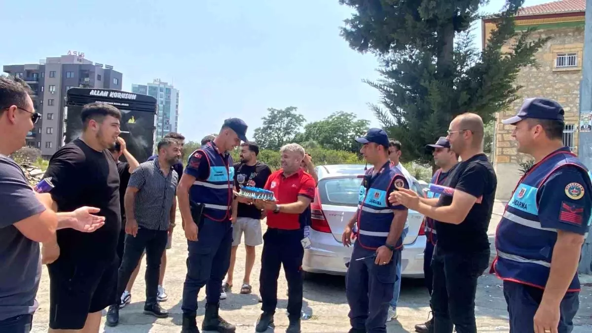 Mersin\'de Jandarmaya Kutlama Sürprizi