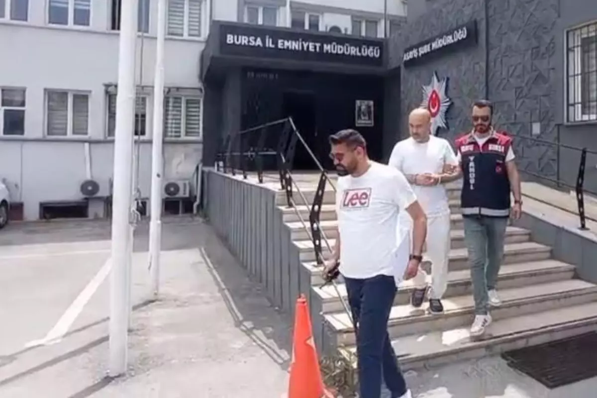 Patronuna telefonu verdi, 817 bin lirası buhar oldu