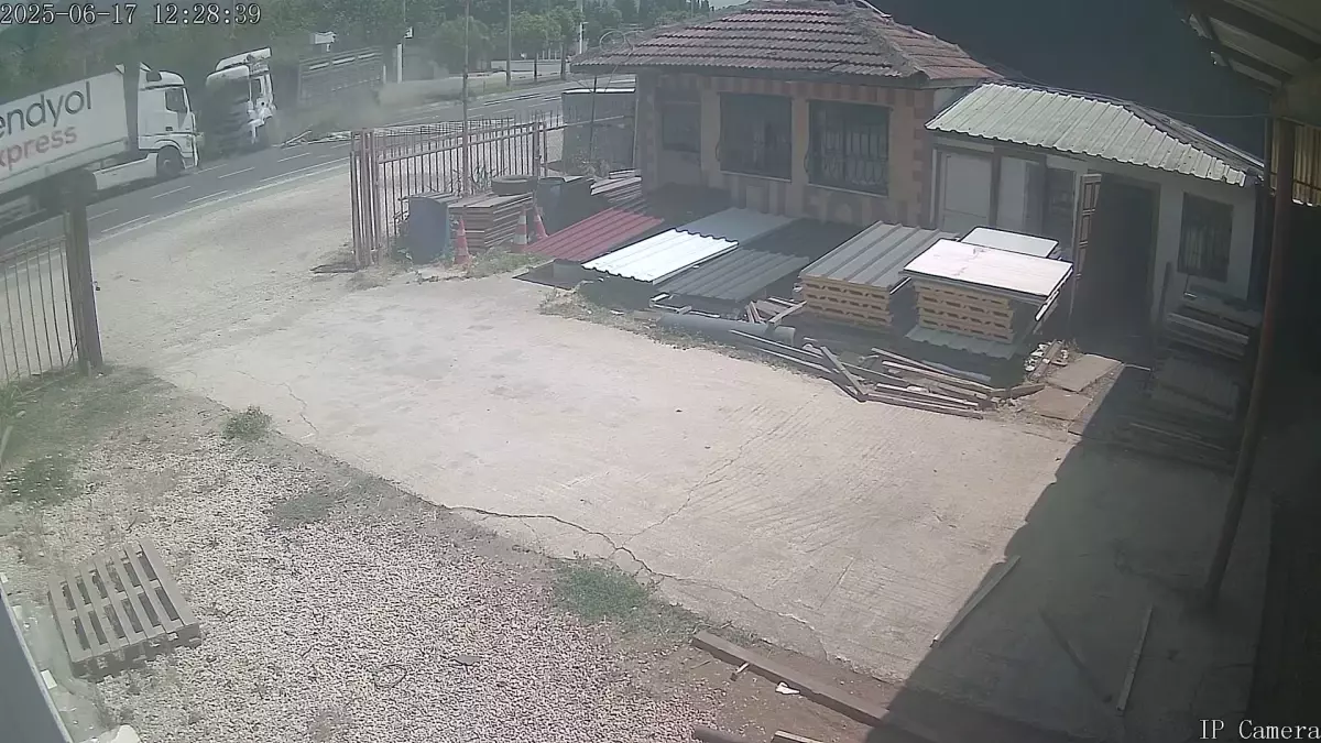 Pamukova\'da TIR Kazası Görüntüleri Ortaya Çıktı