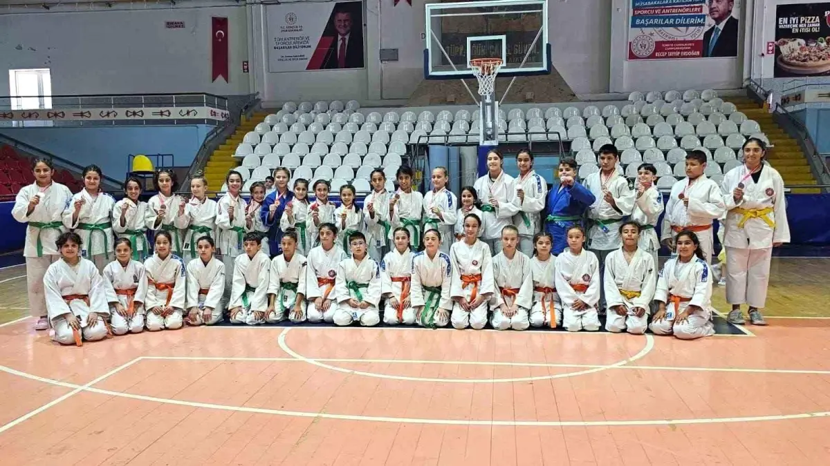 Salihli\'nin Minik Judocularından Büyük Başarı