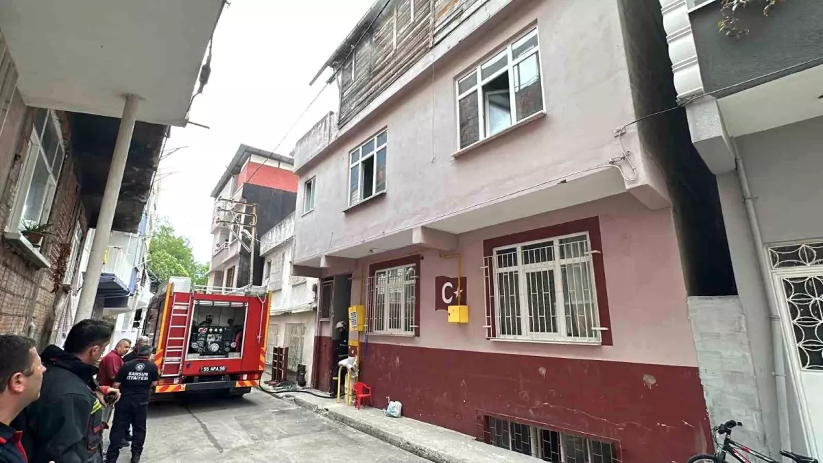 Samsun\'da Yangın: Anne ve Kızı Dumandan Etkilendi