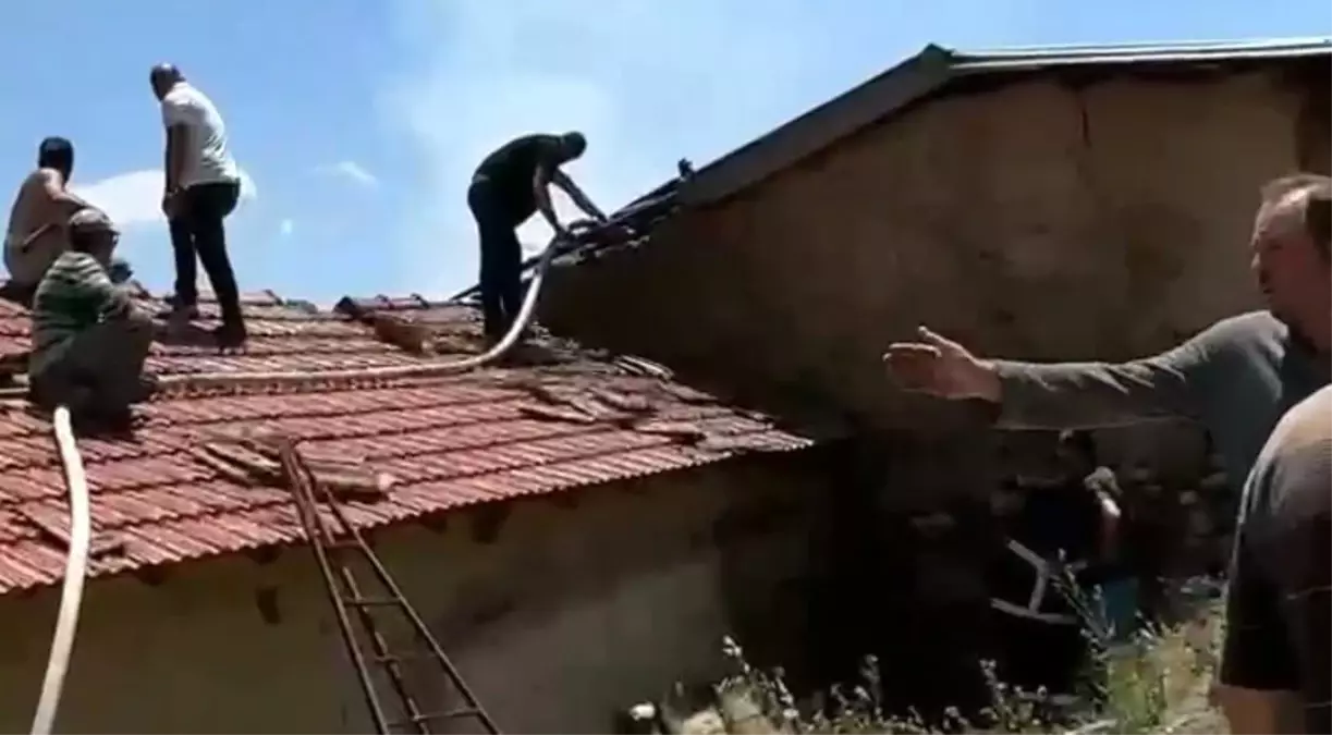 Isparta\'da Yangın: Ahır ve Samanlık Yandı