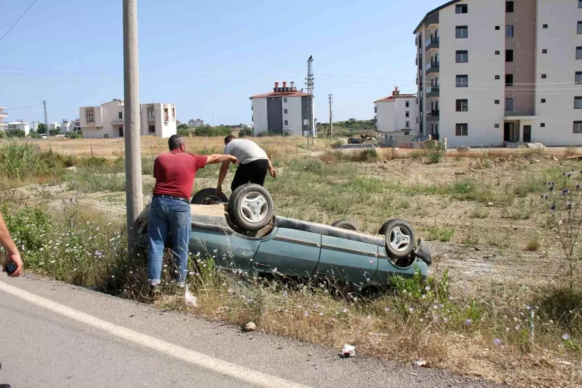 Antalya\'da Kaza: Araç Şarampole Yuvarlandı
