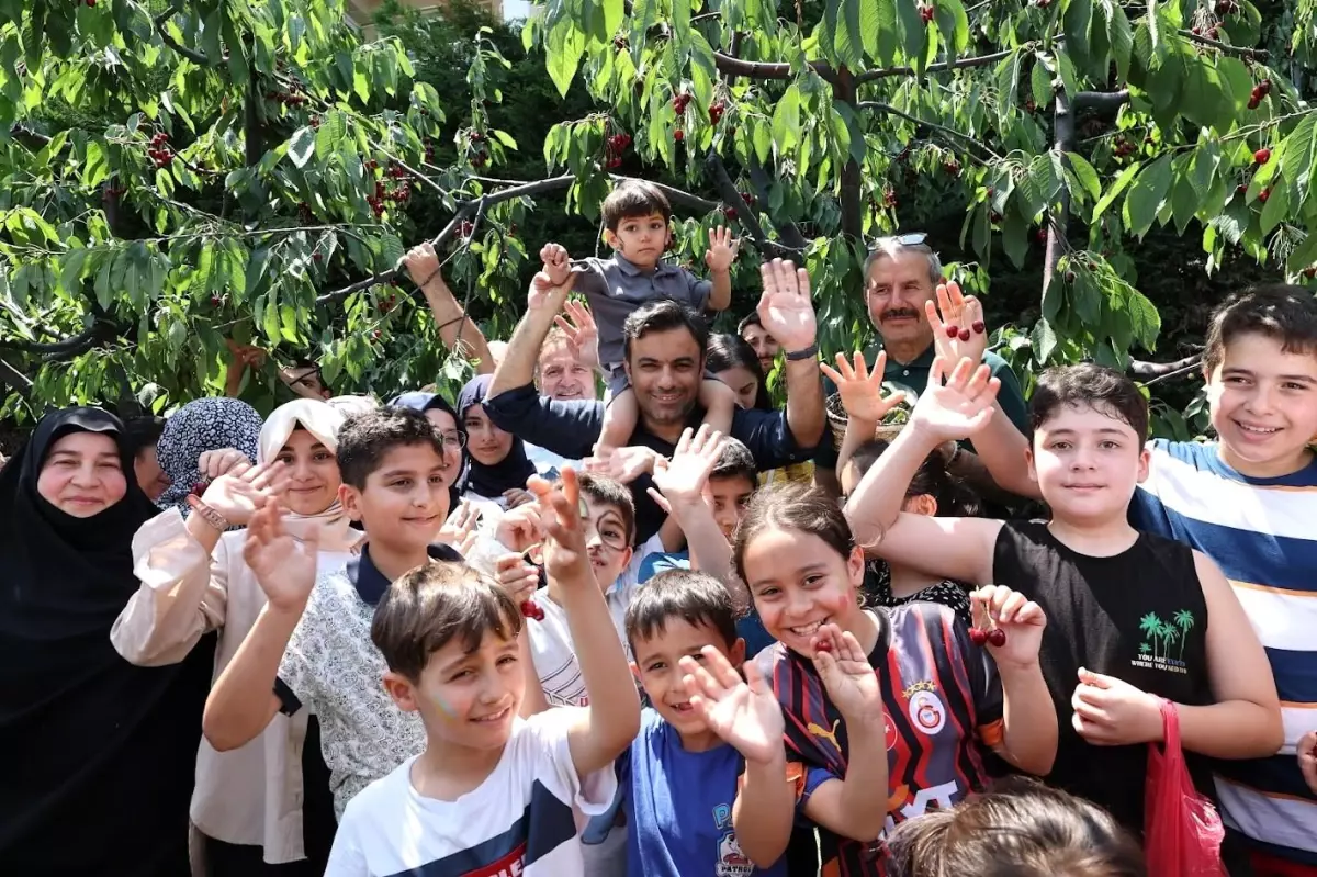 Bağcılar\'da 13. Geleneksel Kiraz Festivali Coşkuyla Kutlandı