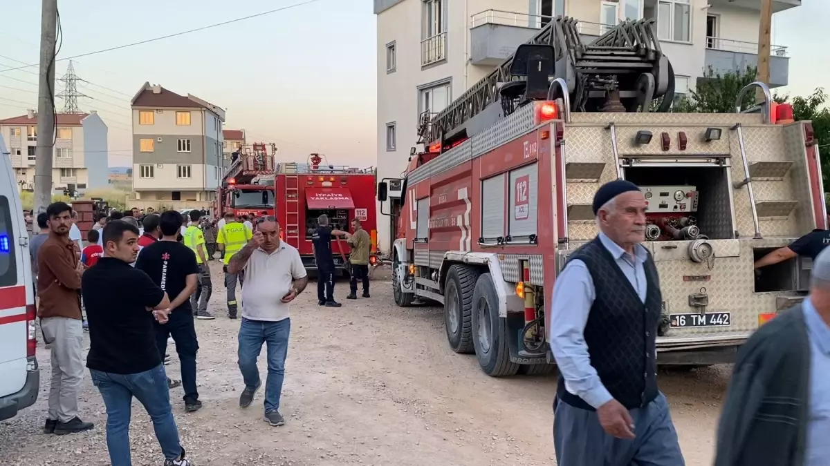 İnegöl\'de Apartman Çatısında Yangın