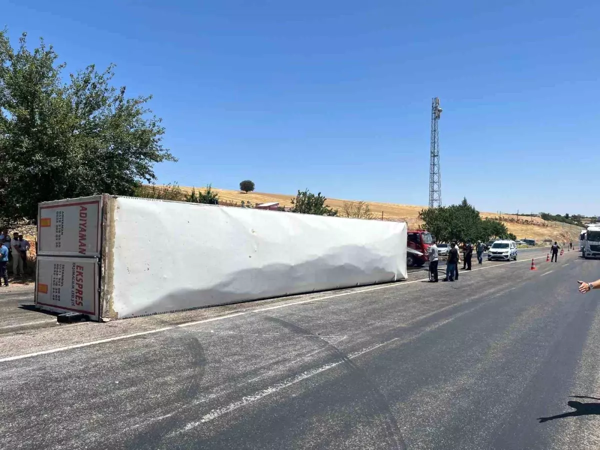 Adıyaman\'da Tır Devrildi, Yangın Söndürüldü