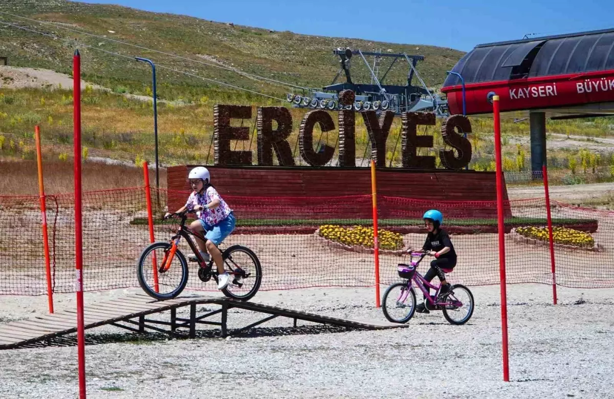 Kayseri Erciyes\'te Çocuk Bisiklet ve Aktivite Parkı Sezonu Açıldı