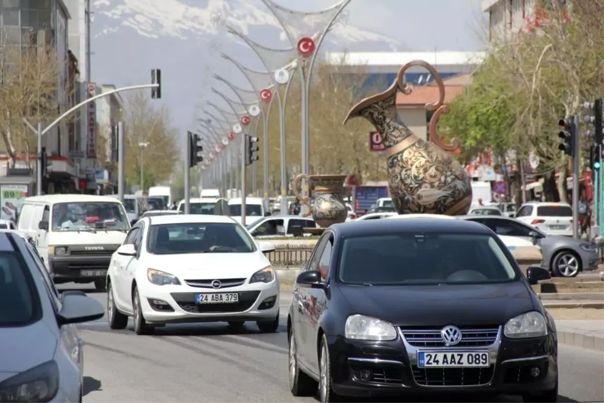 Erzincan\'da Trafiğe Kayıtlı Araç Sayısı 80 Bine Yaklaştı