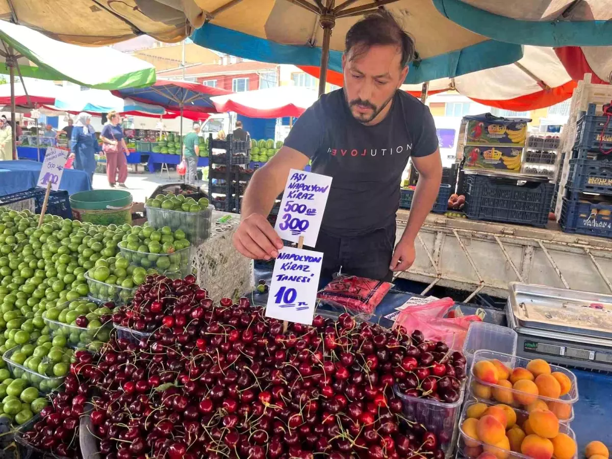 Eskişehir\'de Semt Pazarı Esnafı Siyasi Eleştiriye Tepki Gösterdi