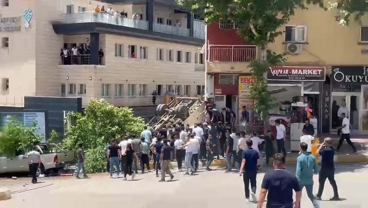 Şırnak\'ta Freni Boşalan Kamyonet Takla Attı