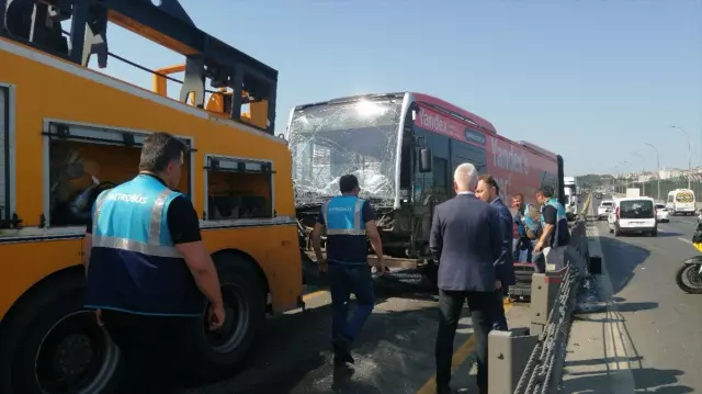 Haliç Köprüsü'nde metrobüs kazası