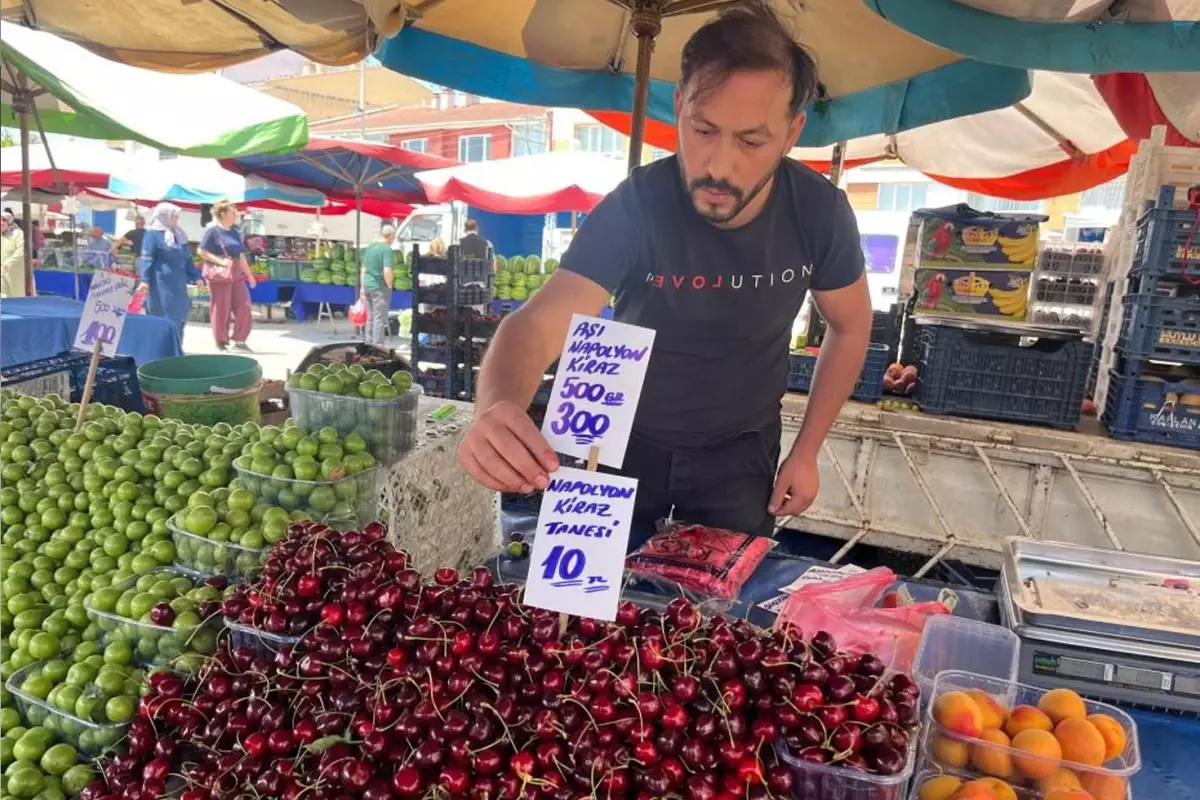 Kiraza \'\'Tanesi 10 TL\'\' etiketi yazan pazarcı konuştu: Çarpıtıldı