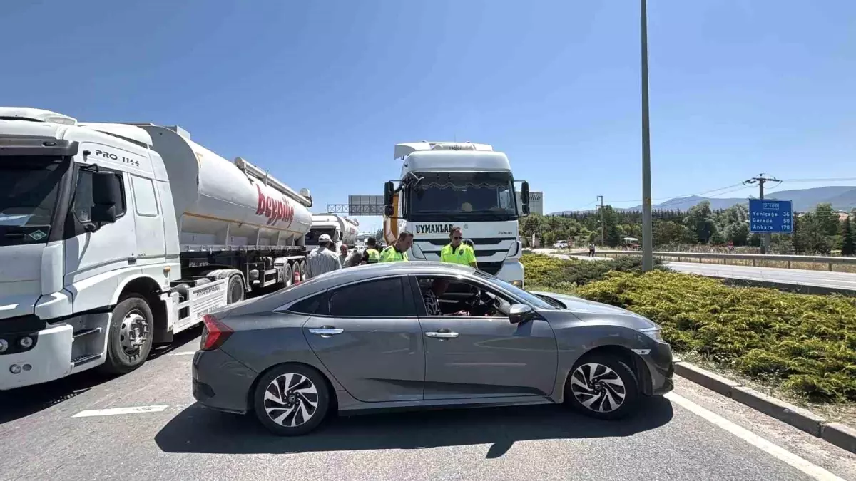 Bolu\'da Tır ile Otomobil Çarpıştı