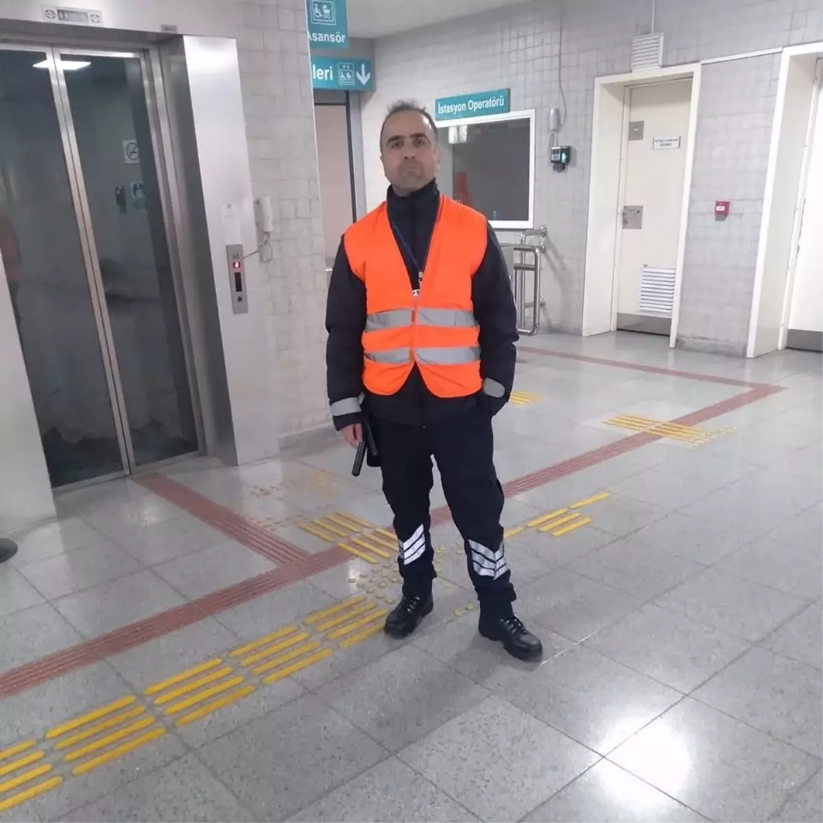 İZBAN\'da Sigara Krizi: Güvenlik Görevlisi Hayatını Kaybetti