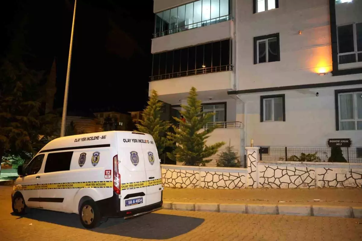 Balkondan Düşen Genç Kız Ağır Yaralandı