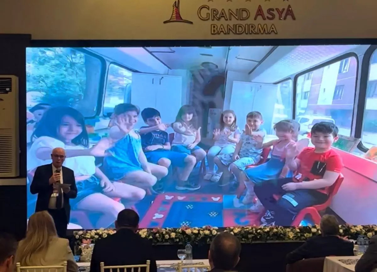 Kazım Kurt, Gezici Oyun Evi ve Kreş Projelerini Tanıttı
