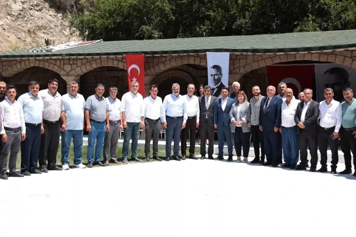 Başkan Öntürk, Muhtarlarla Bir Araya Gelerek Talepleri Dinledi
