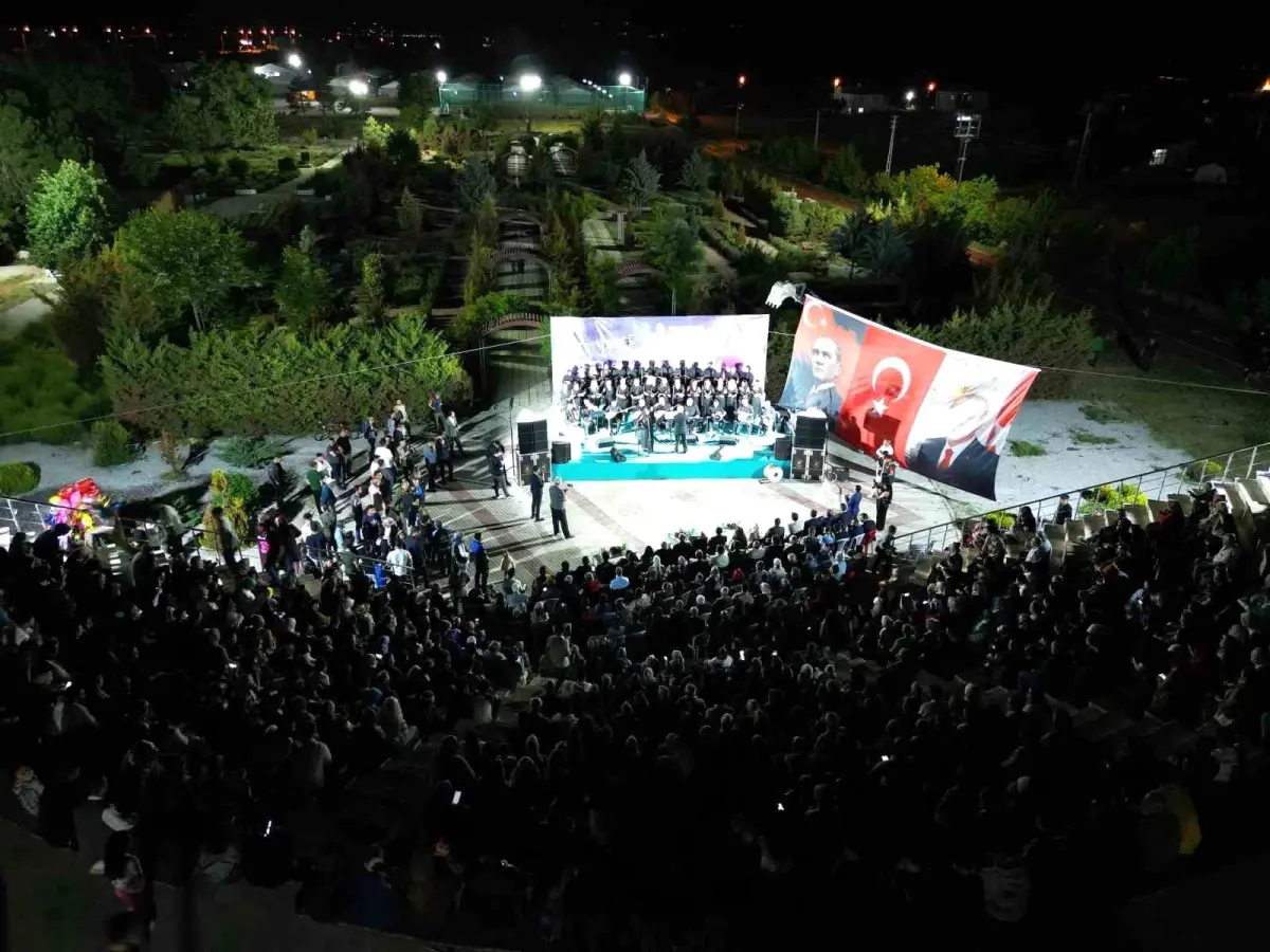 Çorum Belediyesi\'nden Afşin\'e Kardeşlik Konseri