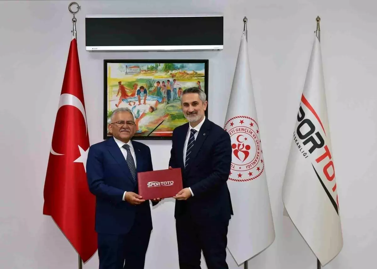Kayseri\'ye Uluslararası Standartlarda Atletizm Pisti Geliyor