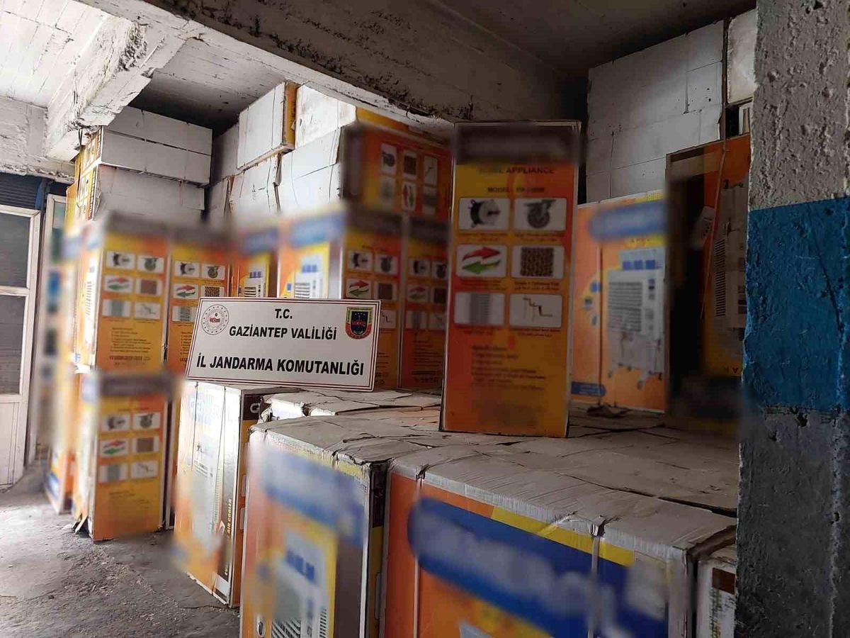 Gaziantep\'te 3 Milyon TL\'lik Kaçak Malzeme Ele Geçirildi