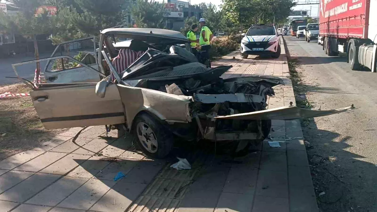 Gaziantep'te kaza: Araç sürücüsü öldü.