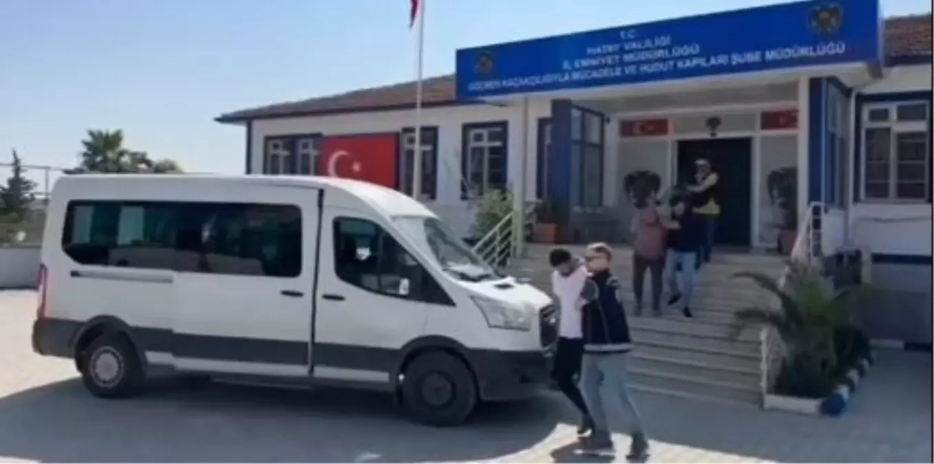 Hatay\'da 21 Kaçak Göçmen ve 3 Şüpheli Yakalandı