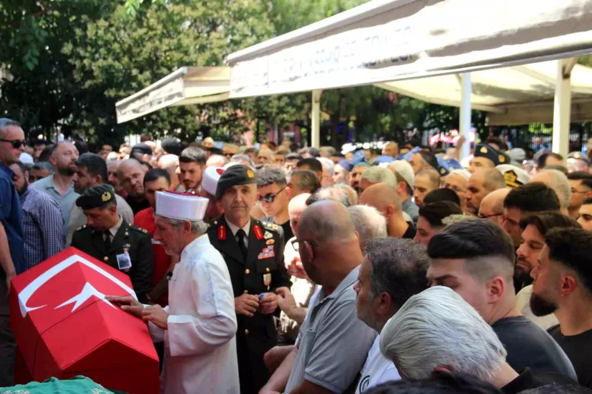 Şırnak\'ta Kalp Krizinden Hayatını Kaybeden Astsubay İzmir\'de Defnedildi