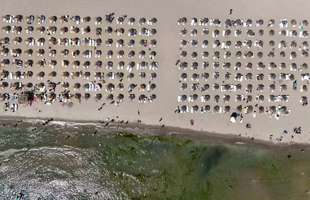 İstanbullular Sıcak Havalarda Plajlara Akın Etti