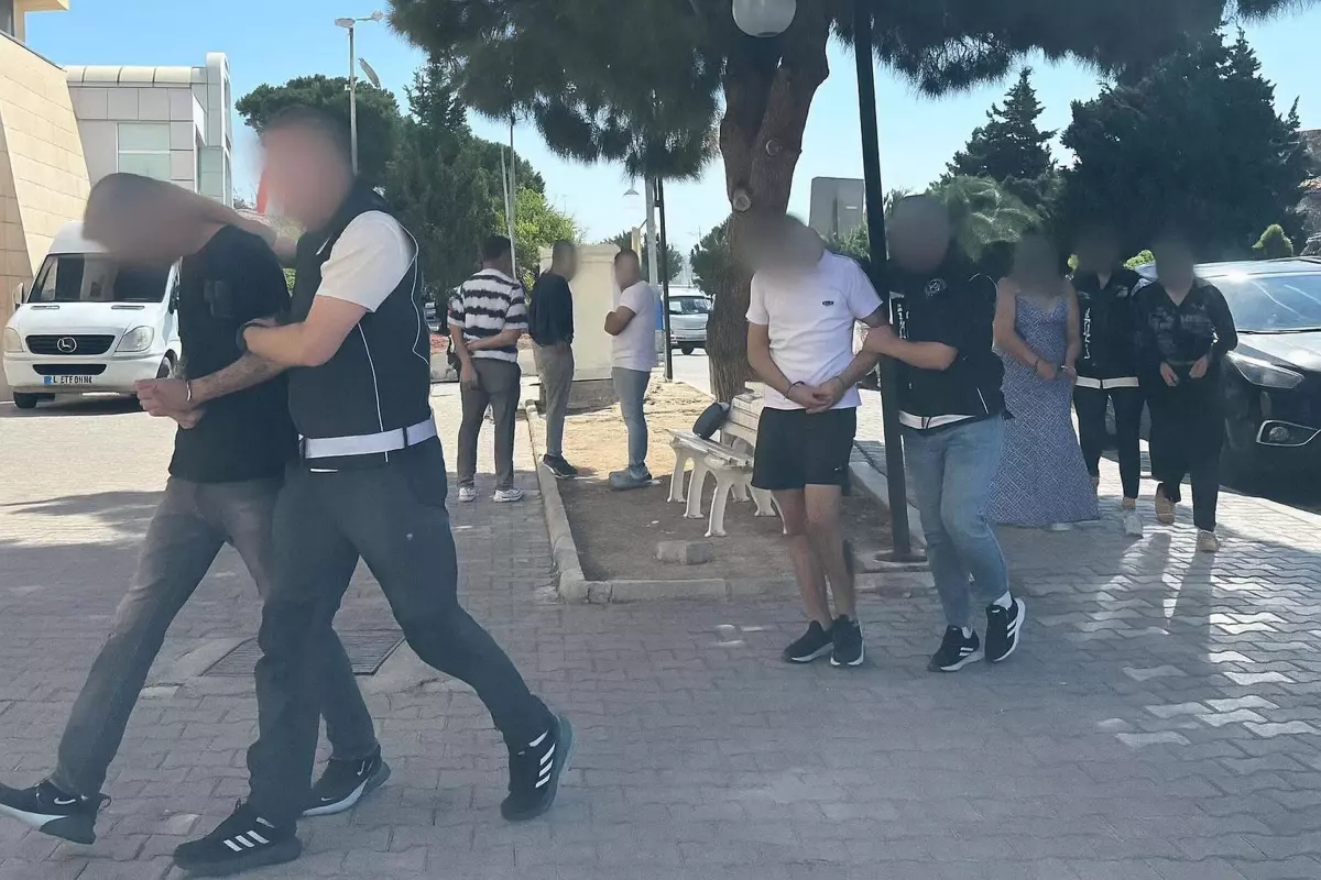 Çeşme\'de Uyuşturucu Operasyonu: 3 Tutuklama