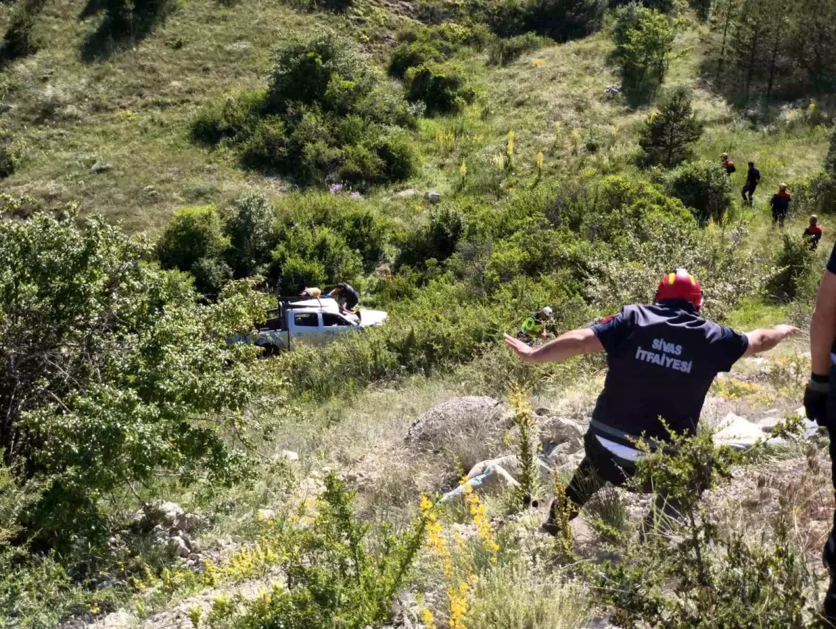 Sivas\'ta Kamyonet Devrildi: Sürücü Ağır Yaralandı