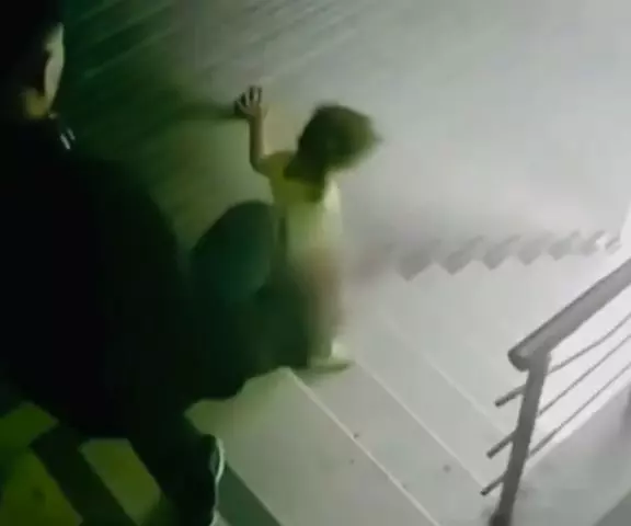 Kızına tekme atıp merdivenden yuvarlayan acımasız babanın ilk ifadesi