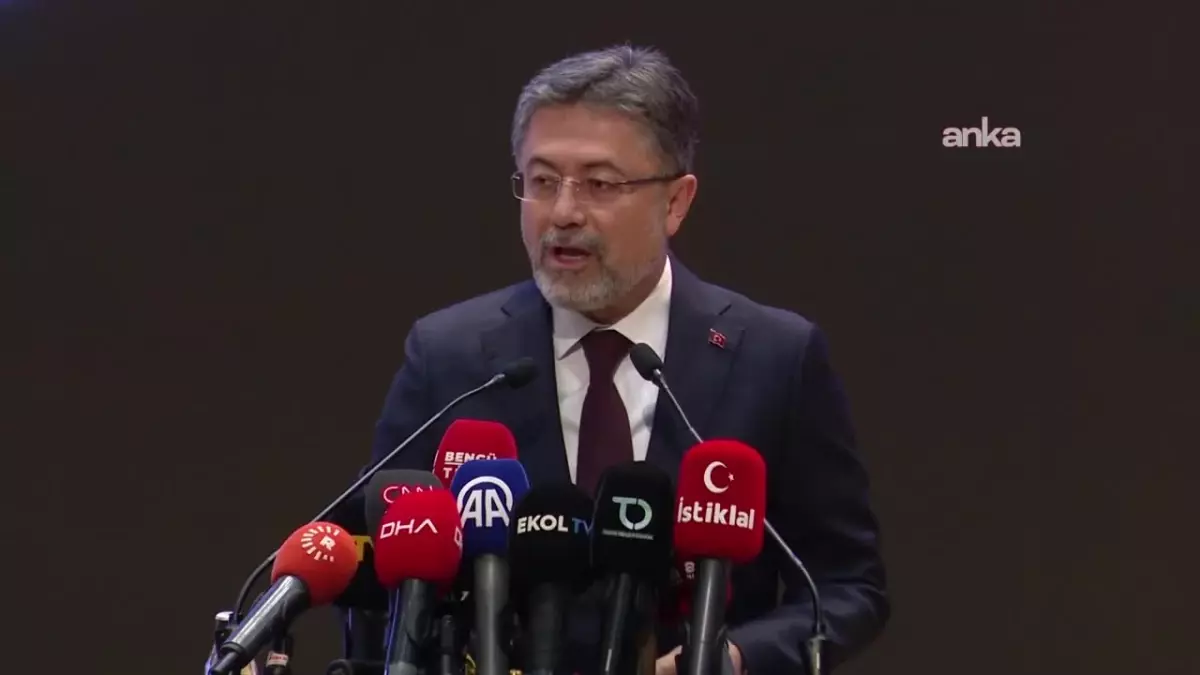 Tarım ve Orman Bakanı Yumaklı: "27 Uçak, 105 Helikopter, 6 Bine Yakın Arasöz ve Ağır İş Makinesiyle Orman Yangınlarıyla Mücadele Ediyoruz"