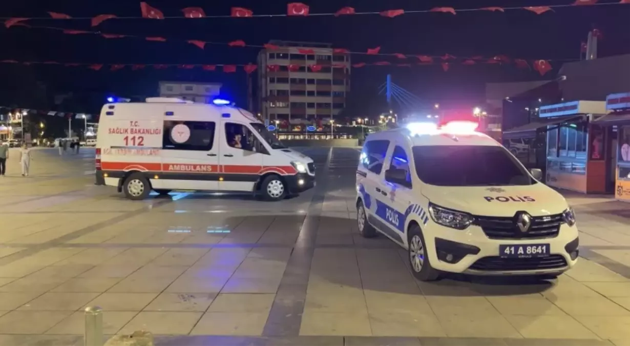 İzmit\'te Bıçaklı Kavga: Genç Yaralandı