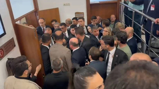 TBMM'de arbede! Vekiller birbirine girdi