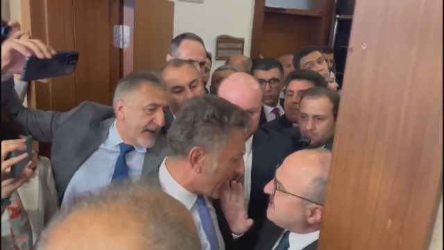 TBMM'de arbede! Vekiller birbirine girdi