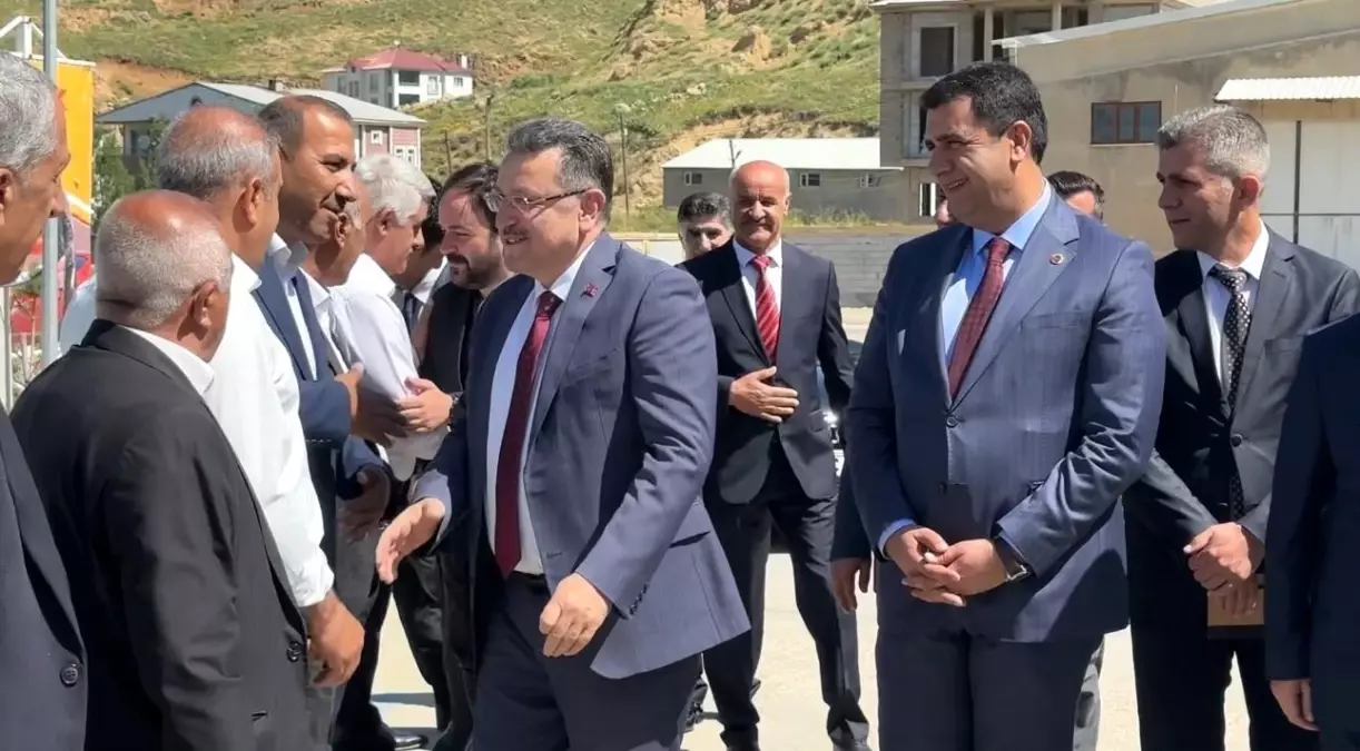 Başkan Genç Yüksekova\'da Yoğun İlgiyi Karşıladı