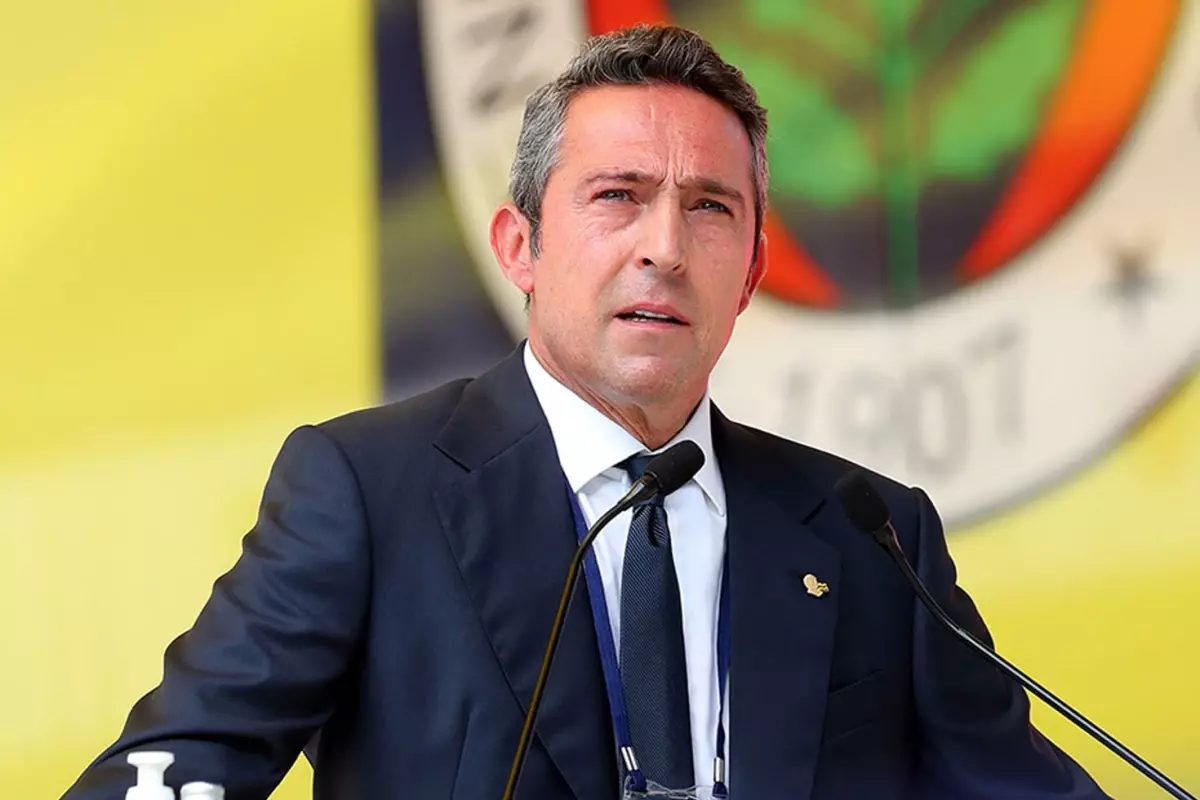 23 yaşındaki yıldız futbolcudan Fenerbahçe\'ye olay hareket 