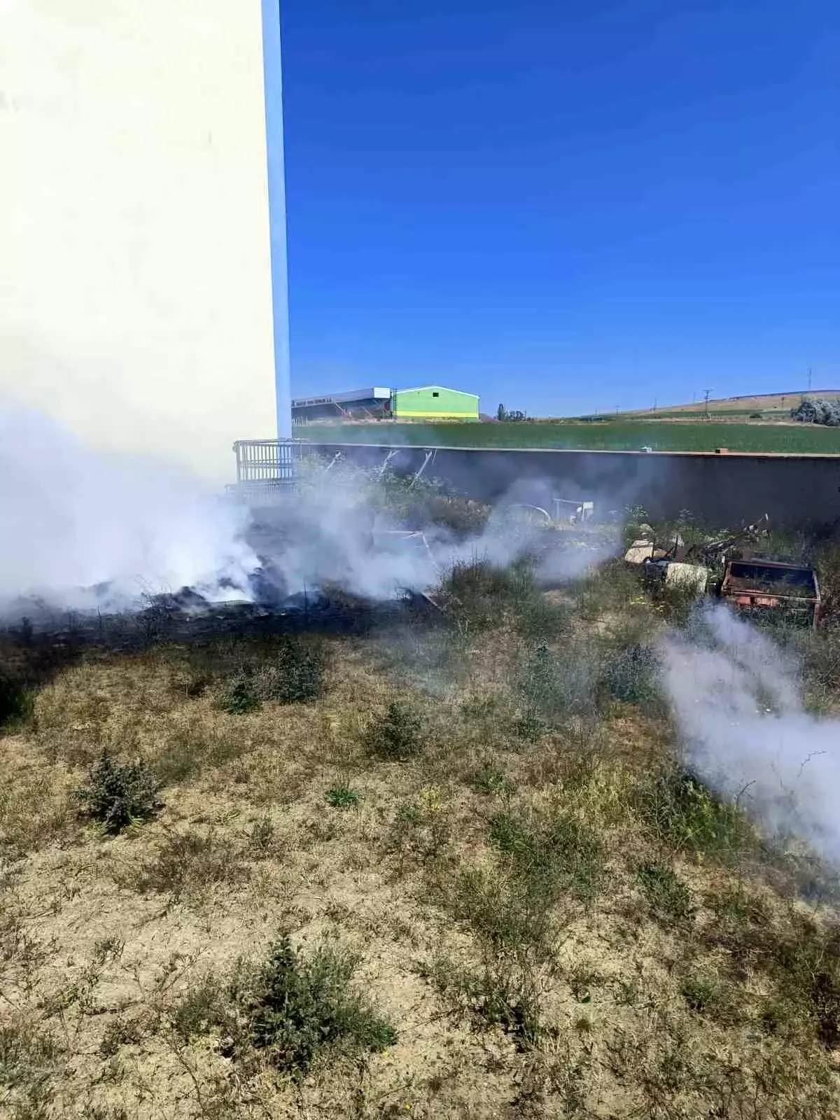 Yozgat\'ta Fabrika Yakınında Yangın Kontrol Altına Alındı