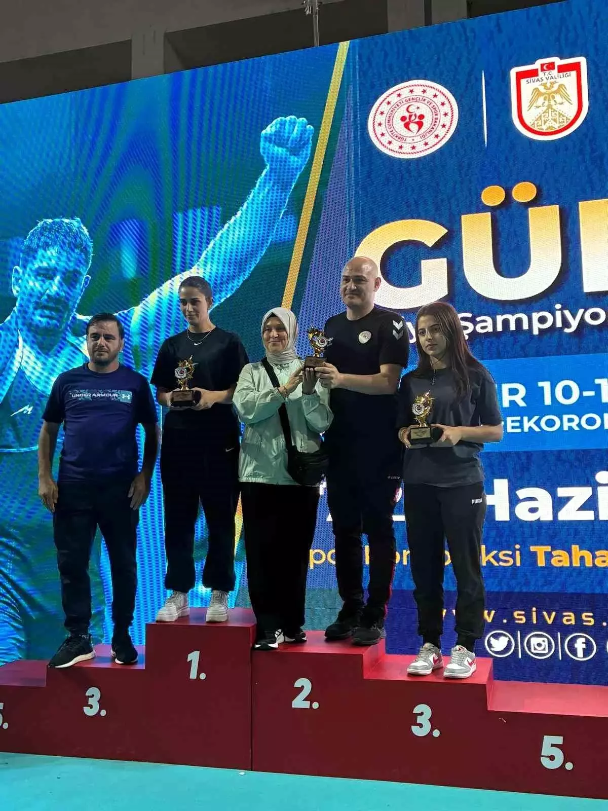 Afyon\'un Genç Güreşçileri Şampiyonada Başarı Elde Etti