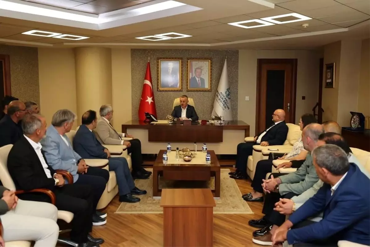 Kocaeli Amatör Spor Kulüpleri Federasyonu Yeni Yönetimi Başkan Büyükakın\'ı Ziyaret Etti